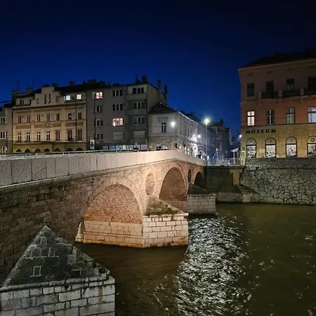 Flame City Center Apheartment Appartamento *